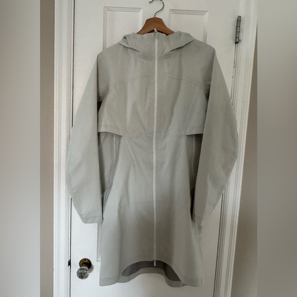 LULULEMON RAIN REBEL JACKET